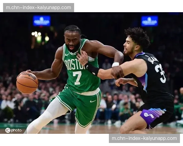 凯尔特人豪瑟空间四号位 首发阵容追求机动性兼顾外线投射 凯尔特人豪瑟空间四号位 首发阵容追求机动性兼顾外线投射